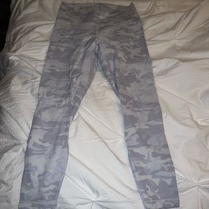 Camo Lululemon wunder unders 25”